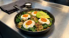 Vegane Shakshuka mit Linsen & Aprikosen – würzig aus der Pfanne, schnell gemacht