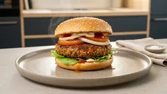 Deftige Gemüseburger mit Grünkern – so werden die Patties in der Pfanne schön saftig